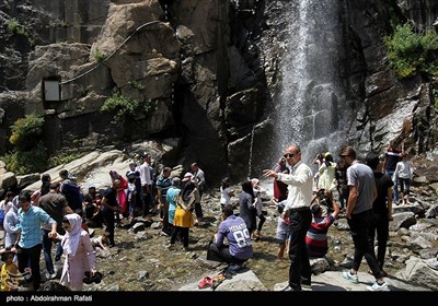 آبشار گنجنامه همدان یک آبشار دارای آب دائمی است و در زمستان‌ها نیز در جریان است