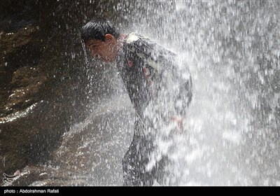 آبشار گنجنامه همدان یک آبشار دارای آب دائمی است و در زمستان‌ها نیز در جریان است