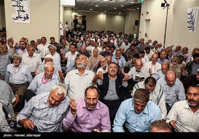 مراسم پرفیض دعای کمیل در مکه مکرکه با حضور حجاج ایرانی