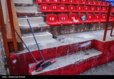 نصب صندلی‌های تماشاگران و دوربین‌های امنیتی و گیت‌های ورودی از دیگر اقدامات طرح بازسازی و تجهیز ورزشگاه شهید وطنی قائم شهر است .