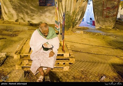 حال و هوای زائران ایرانی و مناجات شبانه در صحرای عرفات