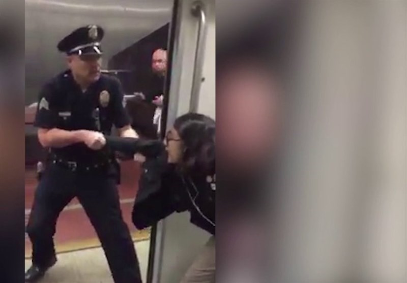 آمریکا| بهانه عجیب پلیس برای دستگیری دختر جوان در متروی لس‌آنجلس+ فیلم