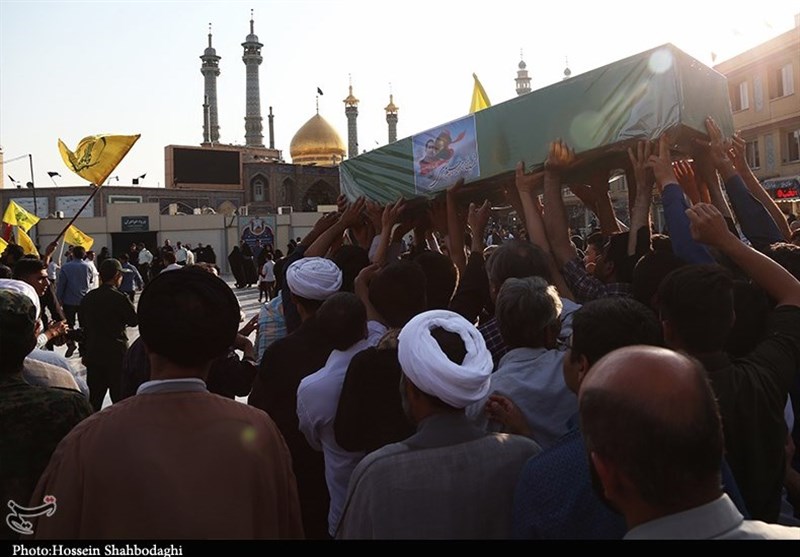 مراسم تشییع شهید مدافع حرم در قم به روایت تصاویر