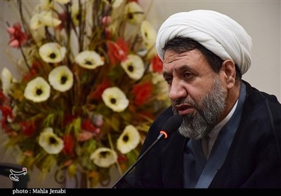 امام جمعه کرمان: خدمت به روستاها از حاشیهنشینی و تمرکز در شهرها جلوگیری میکند