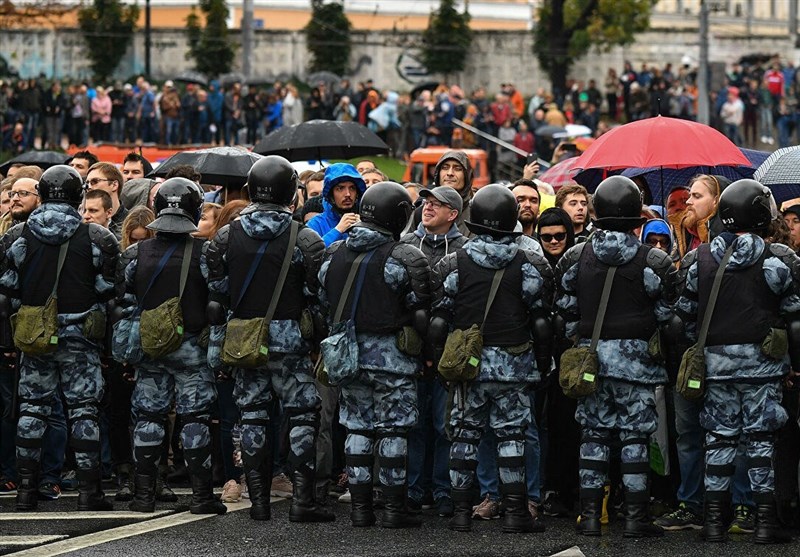 بازداشت 136 نفر در جریان اعتراضات غیرقانونی در مسکو + تصاویر