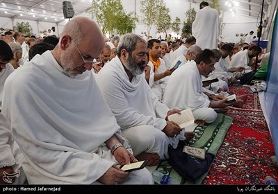 Hajj Pilgrims Pray at Mount Arafat to Mark Most Important Day of Hajj