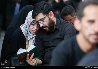 حضور خانواده های مذهبی در مراسم دعای عرفه خیابان ۱۷ شهریور 