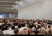 حجاج بیت الله الحرام در حال انجام اعمال و رمی جمرات در منا