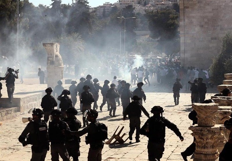 قدس اشغالی|یورش نظامیان صهیونیست به مسجدالاقصی و سرکوب نمازگزاران فلسطینی