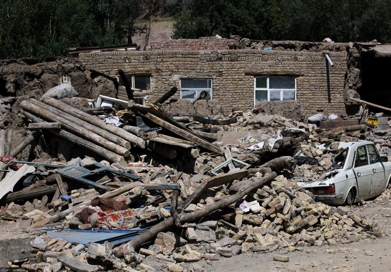 تجهیزاتی برای رهایی مصدومان از زیر آوار زلزله در قم ‌نداریم