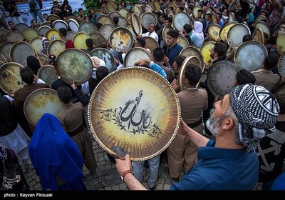 نهمین جشنواره بین المللی دف نوازی با عنوان &apos;دف نوای رحمت&apos; با حضور 30 استان کشور و چند گروه خارحی آغاز شد و تا 24مرداد در سنندج برگزار می‌شود