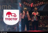 از نشان  جدید تراکتور توسط قدرت زنوزی ، پدر مالک باشگاه، غلامرضا  صادقیان  مدیرعامل باشگاه و مصطفی دنیزلی  سرمربی تیم  تراکتور رونمایی شد.