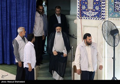 حضور حجت الاسلام سید ابراهیم رئیسی رئیس قوه قضائیه در نماز جمعه تهران 