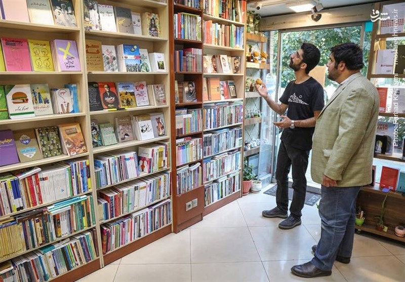 با حضور معاون وزیر فرهنگ و ارشاد اسلامی؛ کتابفروشی‌های پایتخت کتاب ایران 40 تایی شدند
