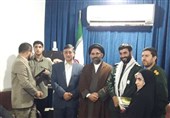 خبرنگار تسنیم در پلدختر توسط بسیج اصناف کشور تجلیل شد