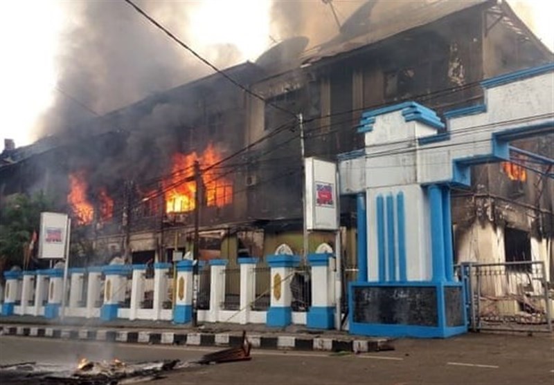 Protesters Set Fire to Parliament Building in Indonesia’s Papua (+Video)
