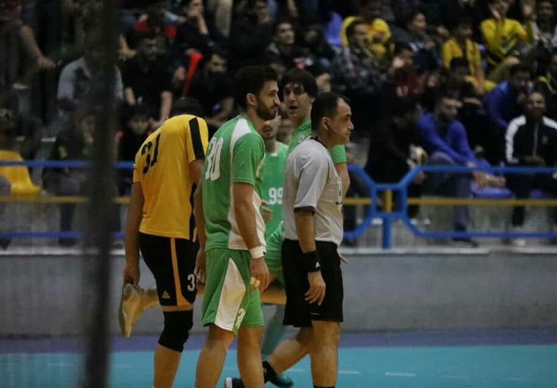 اصفهان| از تصمیم فدراسیون هندبال شوکه‌ شدیم؛ ناظر بازی را به کمیته انضباطی راه ندادند
