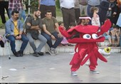 جشنواره تئاتر خیابانی «شهروند» در گیلان به روایت تصویر