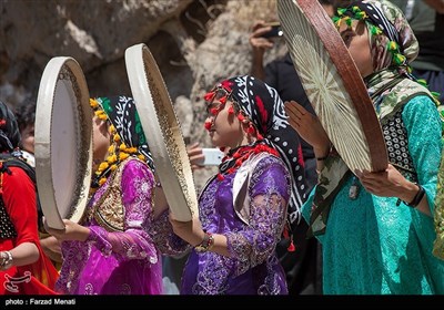  اولین جشنواره میوه های بهشتی شهرستان دالاهو روز سه شنبه همزمان با عیدغدیرخم در سراب «شالان» برگزار شد. 