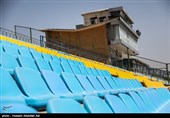 تمام سکوهای سیمانی ورزشگاه «تختی» آبادان تبدیل به صندلی شده‌اند و شماره گذاری نشده اند.