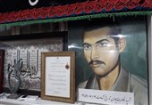 تجلیل از خانواده شهید غلامرضا باوی به روایت تصویر