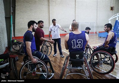 توقف چند باره تمرینات به دلیل خرابی ویلچرهای مستهلک اعضای تیم ملی بسکتبال با ویلچر
