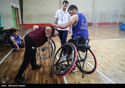 توقف چند باره تمرینات به دلیل خرابی ویلچرهای مستهلک اعضای تیم ملی بسکتبال با ویلچر