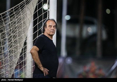 حضور سیف‌الله صمدیان عکاس پیشکسوت در دیدار دوستانه تیم‌های فوتبال عکاسان ایران و منتخب پرشین