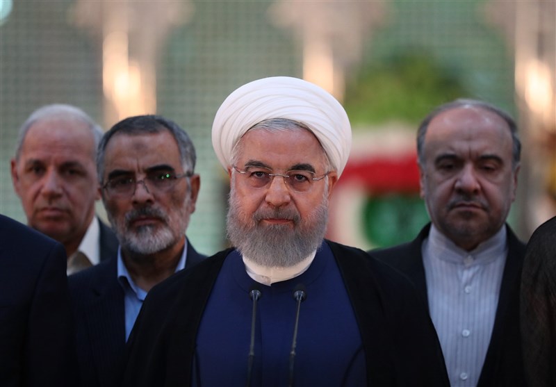 روحانی: طبق تأکید امام(ره) دولتی موفق است که خادم مردم باشد/کسی با تضعیف دولت تقویت نمی‌شود