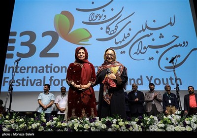 بزرگداشت مریم سعادت و مهین جواهریان در روز چهارم سی و دومین جشنواره بین‌المللی فیلم‌ کودک و نوجوان در پردیس سینمایی سیتی‌سنتر اصفهان 