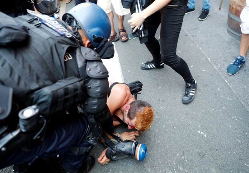 حمله پلیس فرانسه با گاز اشک آور به معترضان نشست گروه 7