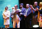 دیپلم افتخار مرکز توسعه سینمای کودک به امیرحسین قهرایی برای کارگردانی فیلم «بازیوو» اهدا شد.
