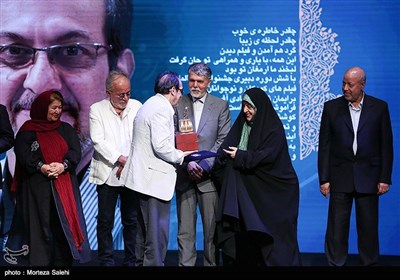 تقدیر از برگزیدگان سی‌ودومین جشنواره بین المللی فیلم کودک و نوجوان اصفهان
