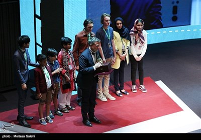 تقدیر از برگزیدگان سی‌ودومین جشنواره بین المللی فیلم کودک و نوجوان اصفهان