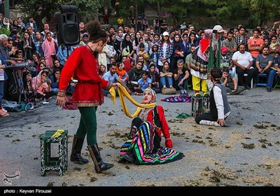 نمایش آیینی "شال برون" از شهر لاهیجان در چهاردهمین جشنواره تئاتر خیابانی مریوان 