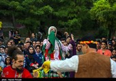 نمایش آیینی "شال برون" از شهر لاهیجان در چهاردهمین جشنواره تئاتر خیابانی  مریوان 