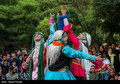 نمایش آیینی "شال برون" از شهر لاهیجان در چهاردهمین جشنواره تئاتر خیابانی مریوان 