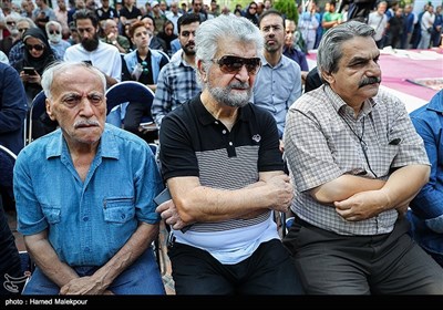 محمد متوسلانی در مراسم تشییع پیکر مرحوم داریوش اسدزاده