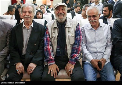 عبدالله اسکندری ، داریوش ارجمندو منوچهر اسماعیلی در مراسم رونمایی از سردیس‌های هنرمندان در شهرک سینمایی ایران