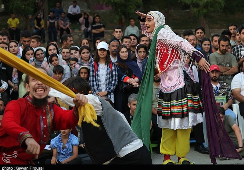 یزد| جشنواره ملی «چتر زندگی» در حال وارد کردن تئاتر به متن زندگی مردم است