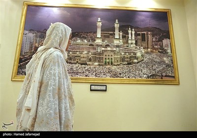 بازدید زائران حرم نبوی و حجاج بیت الله الحرام از نمایشگاه عکس های قدیمی مکه و مسجدالنبی در موزه مکه