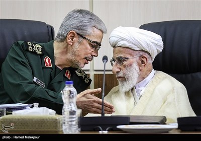 آیت‌الله احمد جنتی و سرلشکر محمد باقری در جلسه مجمع تشخیص مصلحت نظام