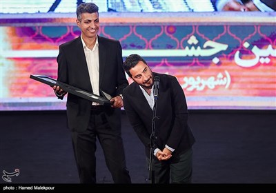 نوید محمدزاده بهترین بازیگر مرد بیست و یکمین جشن خانه سینما و عادل فردوسی‌پور