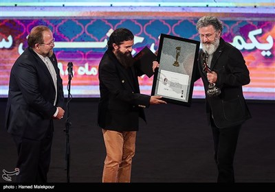 اهدای تندیس بهترین فیلم انیمیشن بیست و یکمین جشن خانه سینما به بهرام عظیمی برای فیلم "سیم ششم"