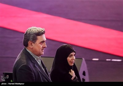پیروز حناچی شهردار تهران و همسرش در بیست و یکمین جشن خانه سینما