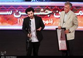 اهدای تندیس بهترین کارگردانی بیست و یکمین جشن خانه سینما به سعید روستایی برای فیلم "متری شیش‌ونیم"