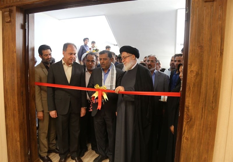افتتاح کتابخانه‌ای در محروم‌ترین نقطه‌ بیرجند/ کمک 100 میلیون تومانی رئیس بنیاد شهید به کتابخانه  شهید بصیری‌پور
