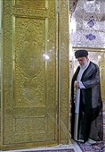 غبارروبی مضجع مطهر حضرت امام رضا (ع) با حضور رهبر معظم انقلاب