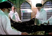 غبارروبی مضجع مطهر حضرت امام رضا (ع) با حضور رهبر معظم انقلاب