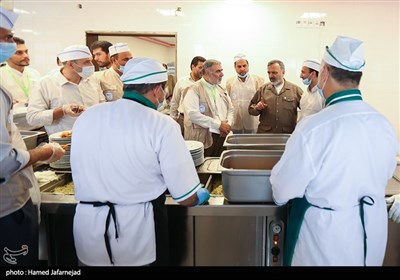 بازدید علیرضا رشیدیان رییس سازمان حج و زیارت از آشپزخانه های مستقر در هتل های حجاج ایرانی
